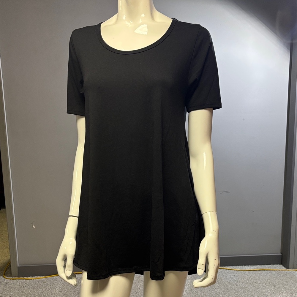 LuLaRoe Black Perfect Tee - Size S